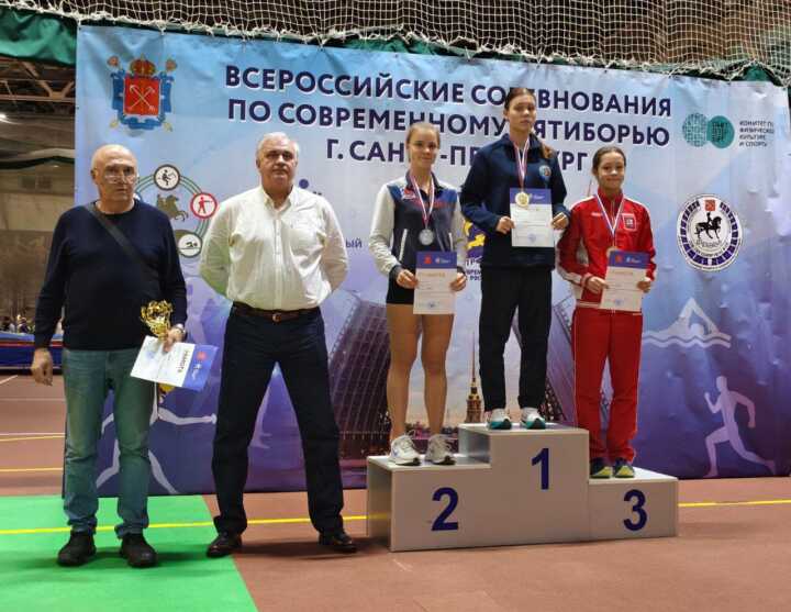 Кадеты А, награждение девушки